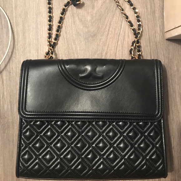 Tory Burch Handbags - Tory Burch large Flemming shoulder bag